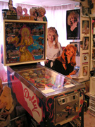 Doily Parton pinball machine